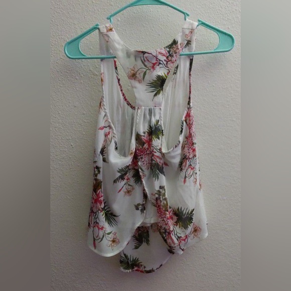 White blouse - Picture 2 of 2